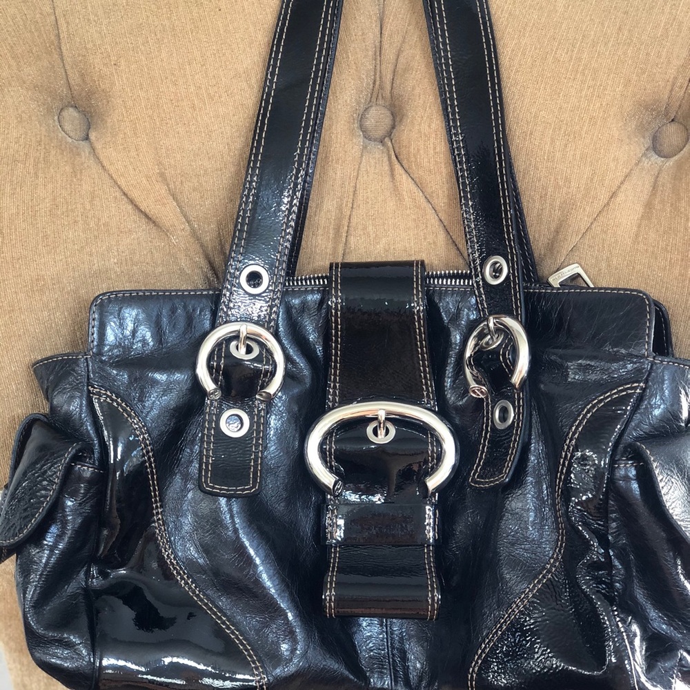 Francesco Biasia leather shoulder bag.